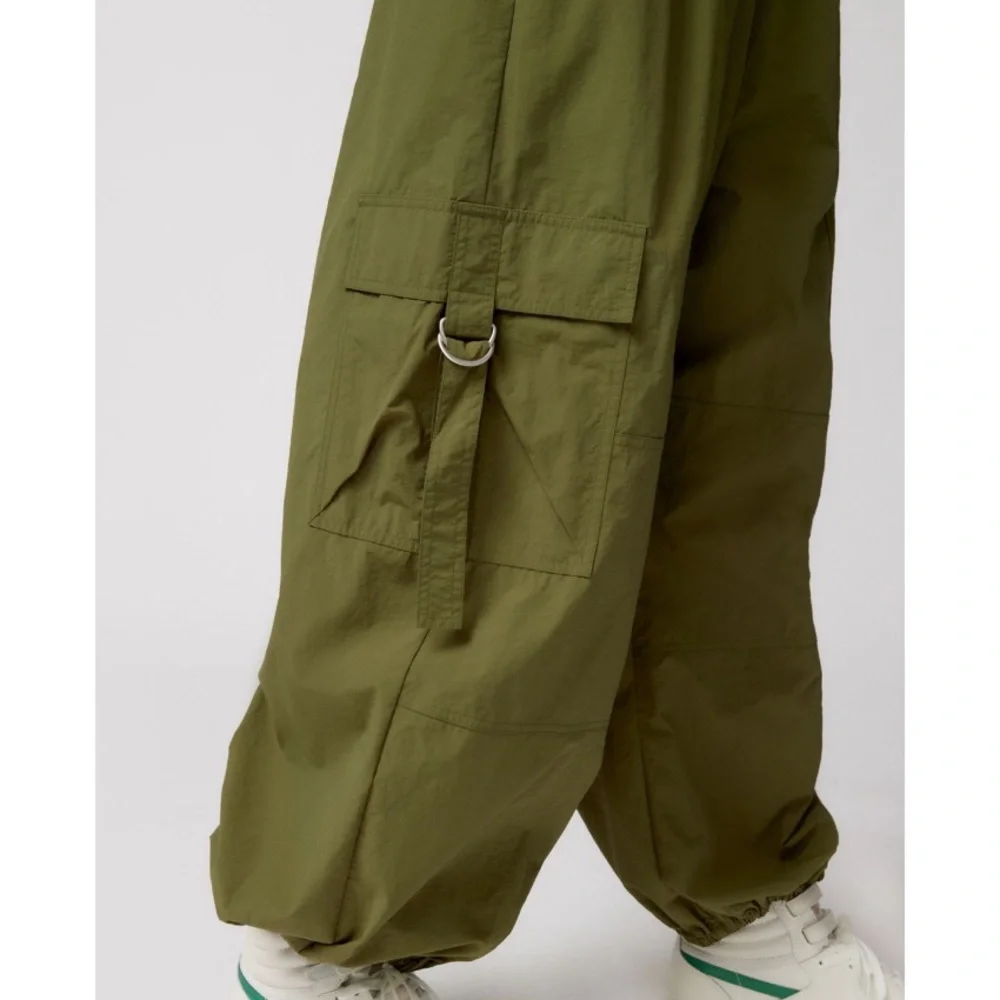 urban outfitters jana nylon balloon cargo pant - Picture 3 of 9
